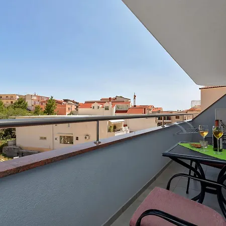 Juric - One Bedroom Apartment *